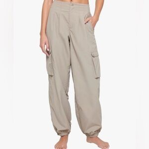 Spiritual Gangster Women's Tan Taylor Cargo Pants Women Medium NWT